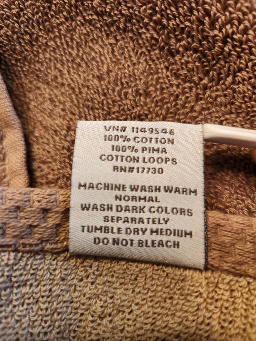 Fieldcrest Bath Towels (Set of 2) in Taupe/Cream (Reversible), Like New - Picture 4 of 4